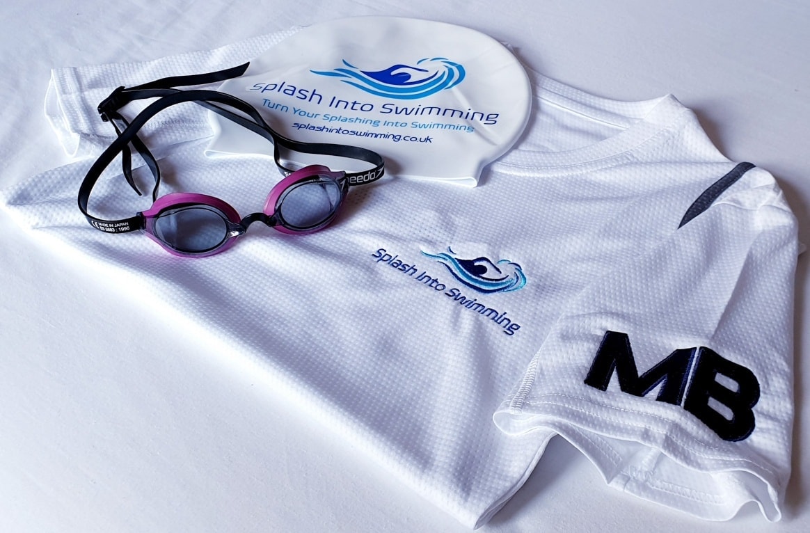 Tshirt, hat and goggles